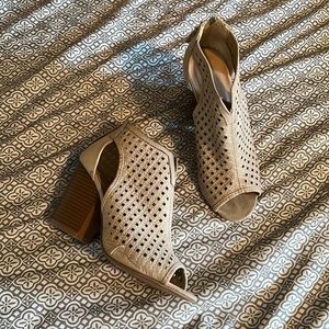 Yoki Heeled Booties - Size 8 ; Color: Tan